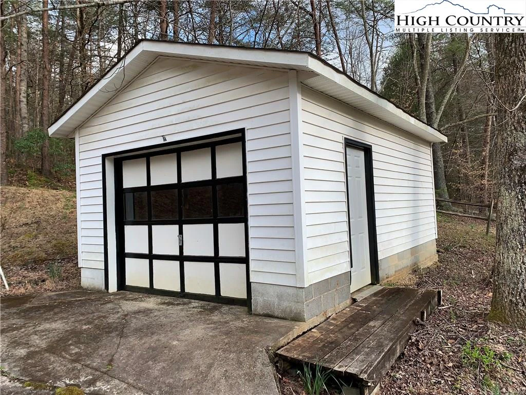 Image number 12 for the current listing