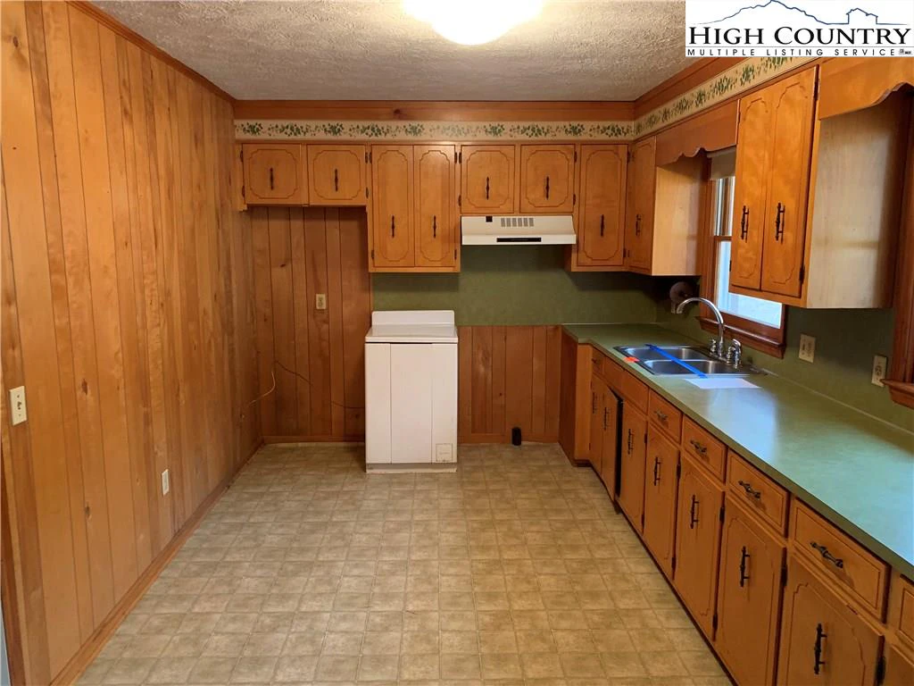 Image number 3 for the current listing