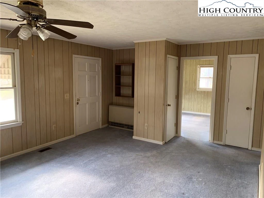 Image number 5 for the current listing