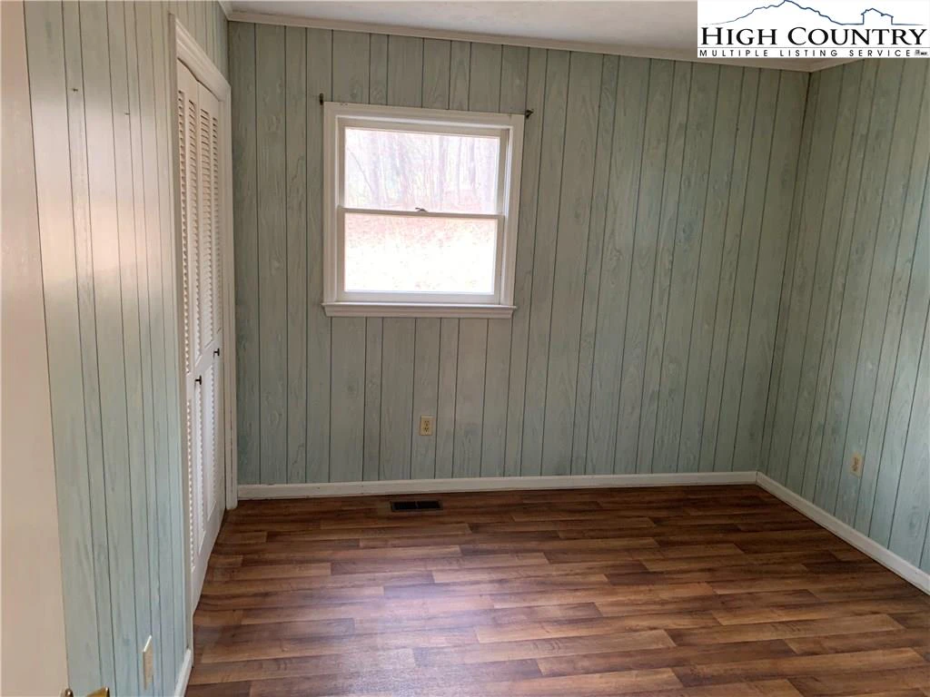 Image number 9 for the current listing