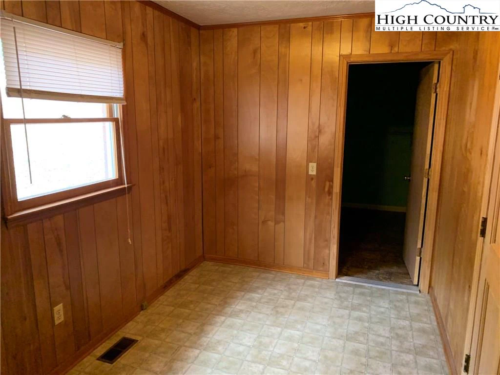 Image number 10 for the current listing