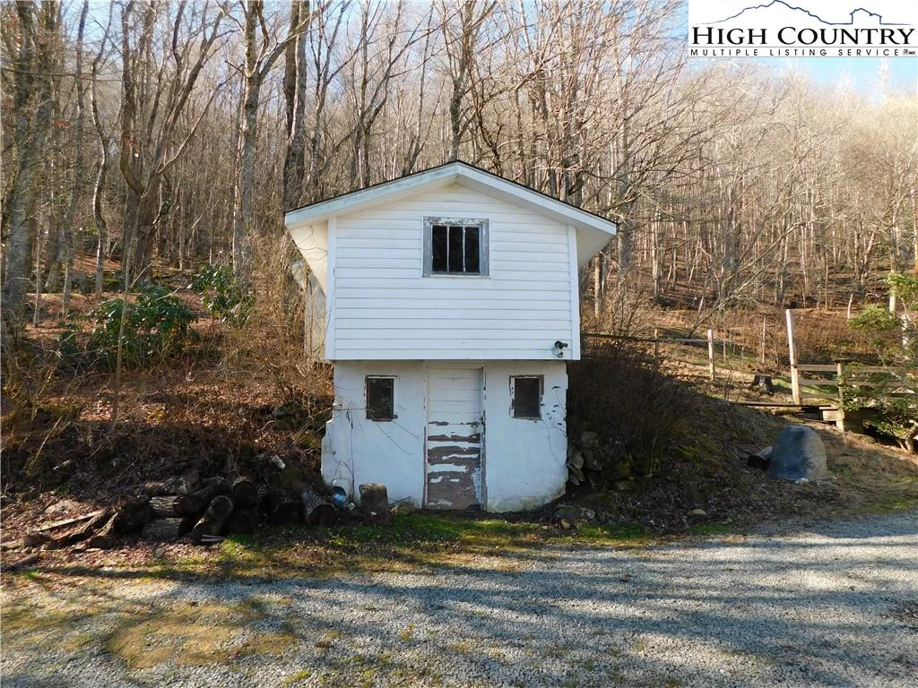 Image number 9 for the current listing