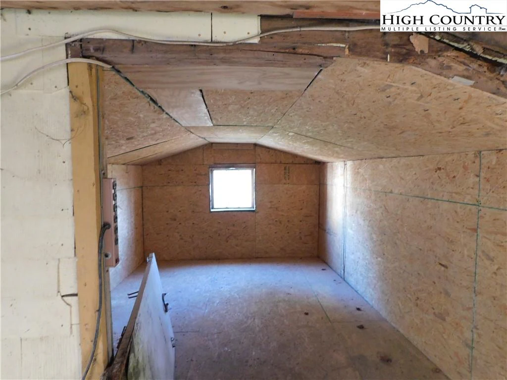 Image number 2 for the current listing