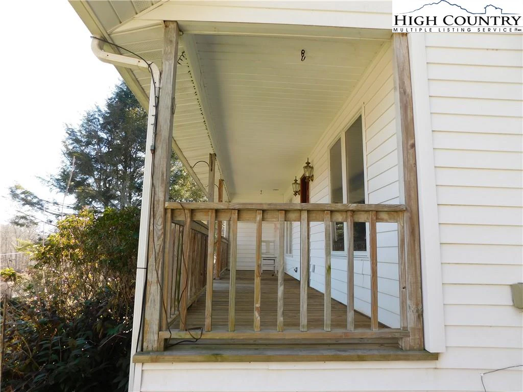 Image number 14 for the current listing