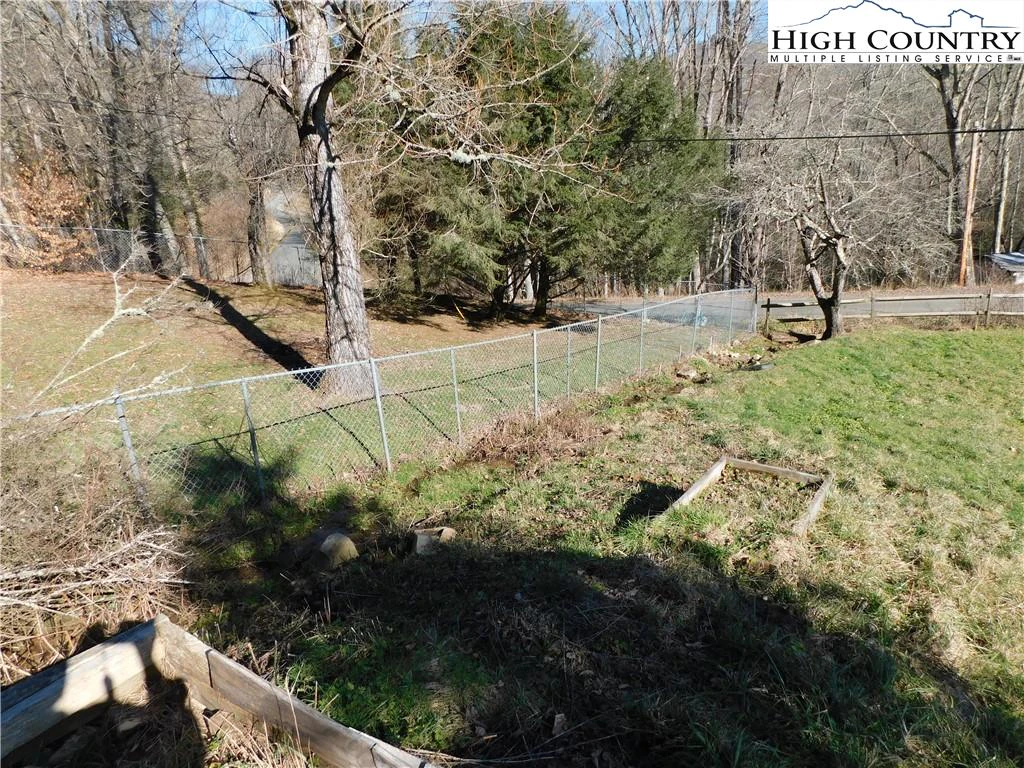 Image number 15 for the current listing