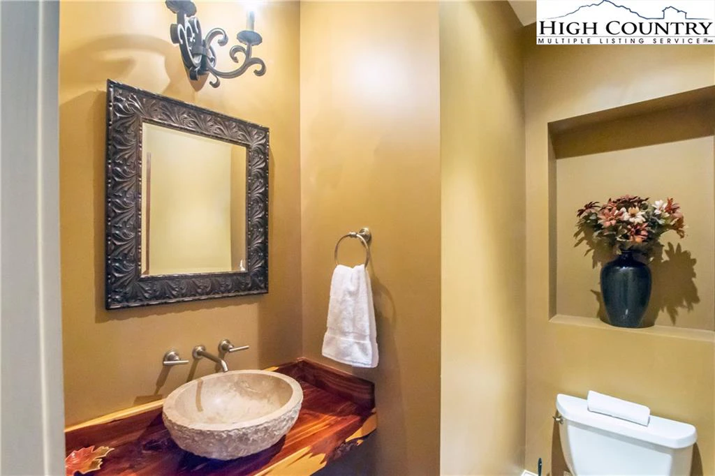 Image number 3 for the current listing