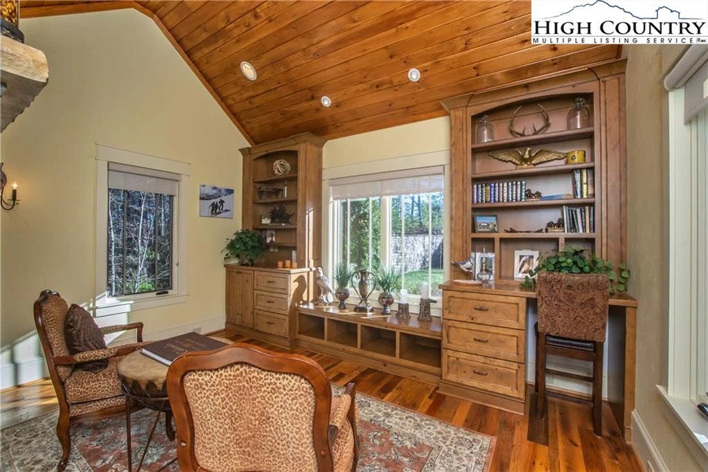 Image number 5 for the current listing