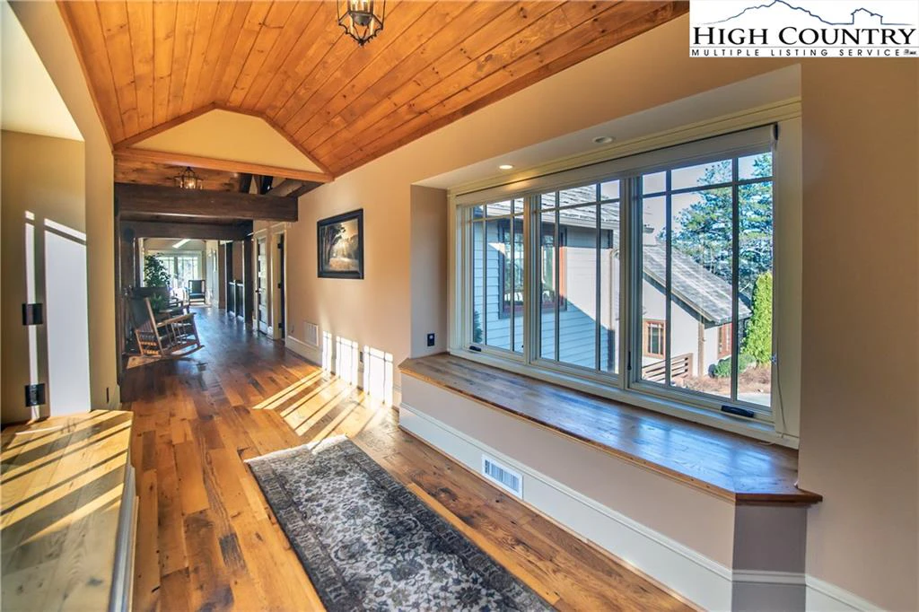 Image number 10 for the current listing