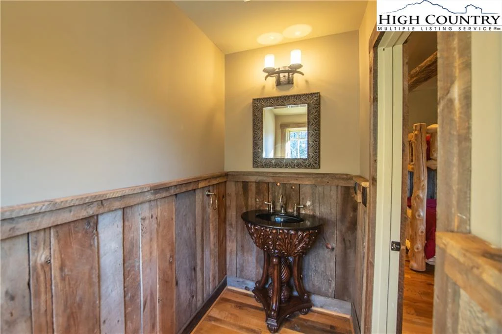 Image number 12 for the current listing