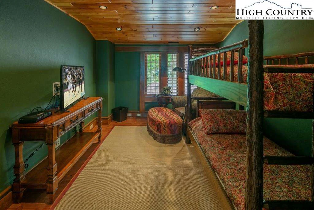 Image number 5 for the current listing