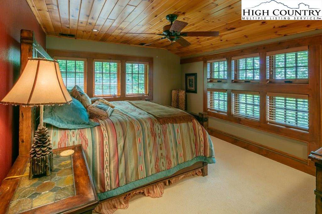 Image number 6 for the current listing