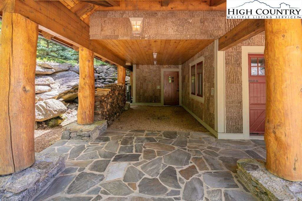 Image number 11 for the current listing