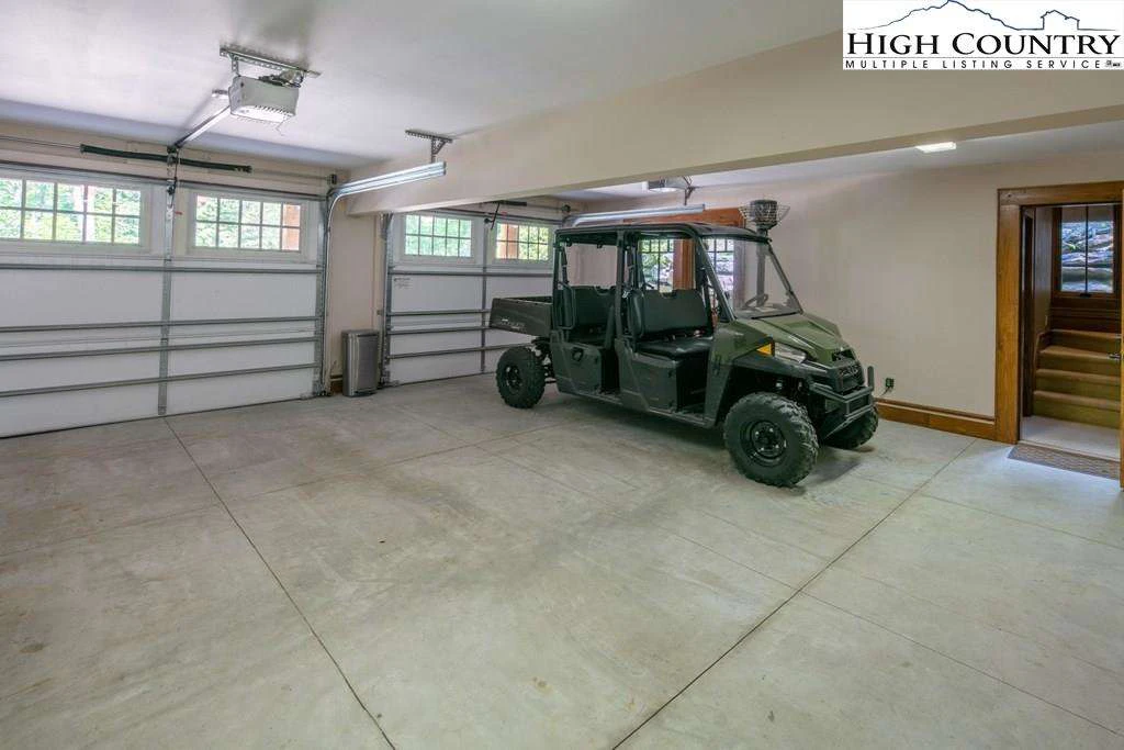 Image number 12 for the current listing