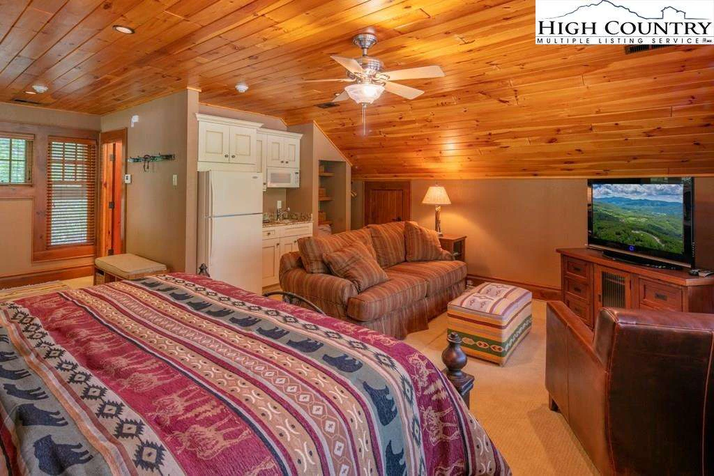 Image number 2 for the current listing