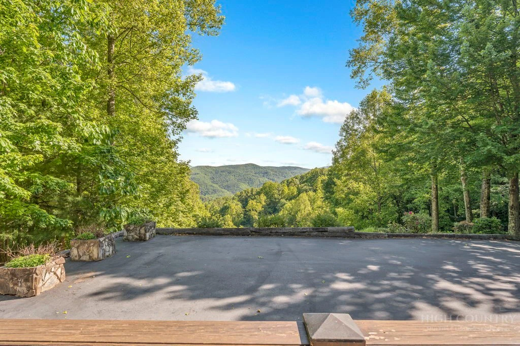 Image number 5 for the current listing