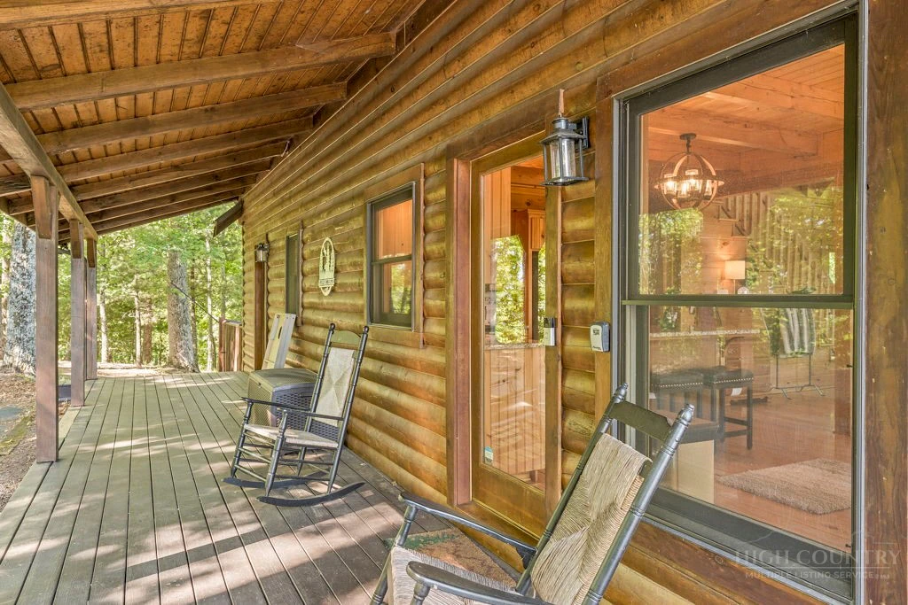 Image number 17 for the current listing