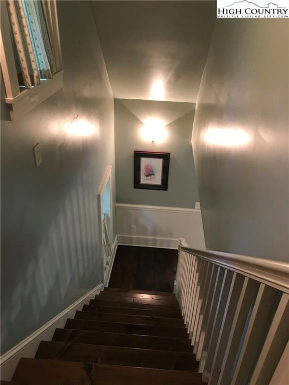 Image number 20 for the current listing