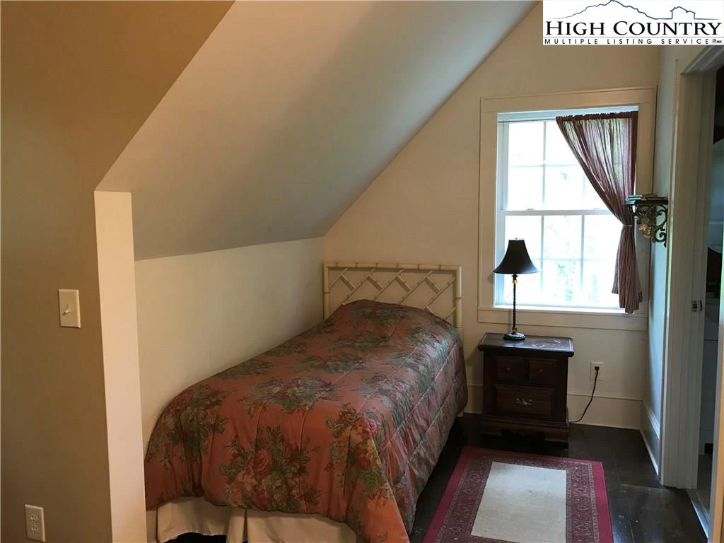 Image number 18 for the current listing