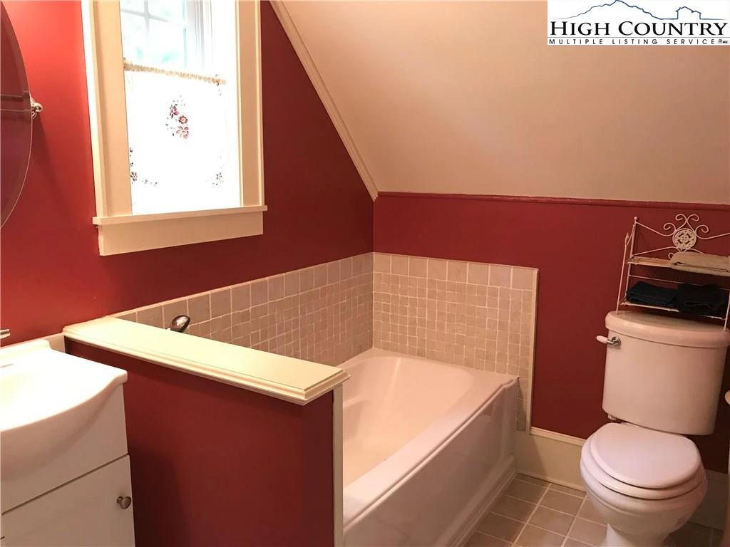Image number 3 for the current listing