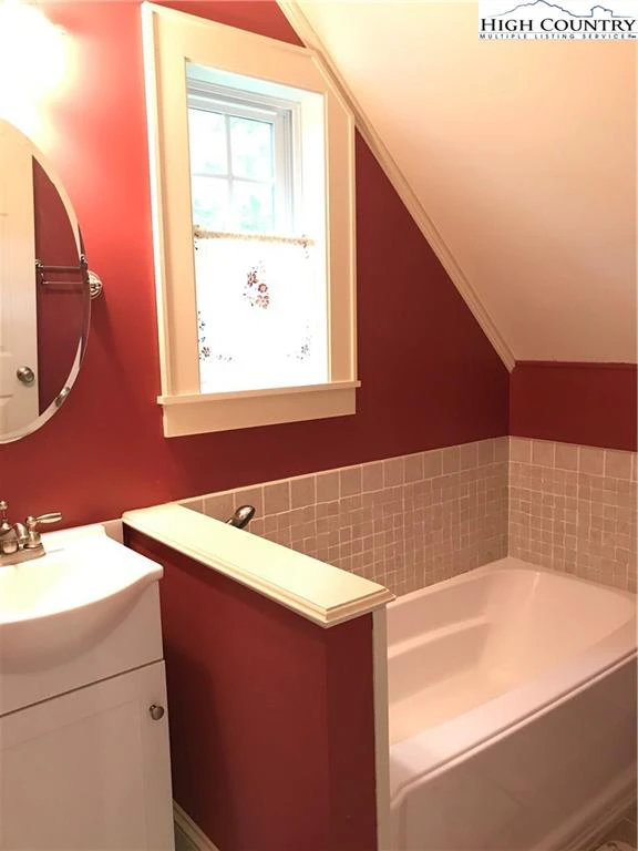 Image number 4 for the current listing