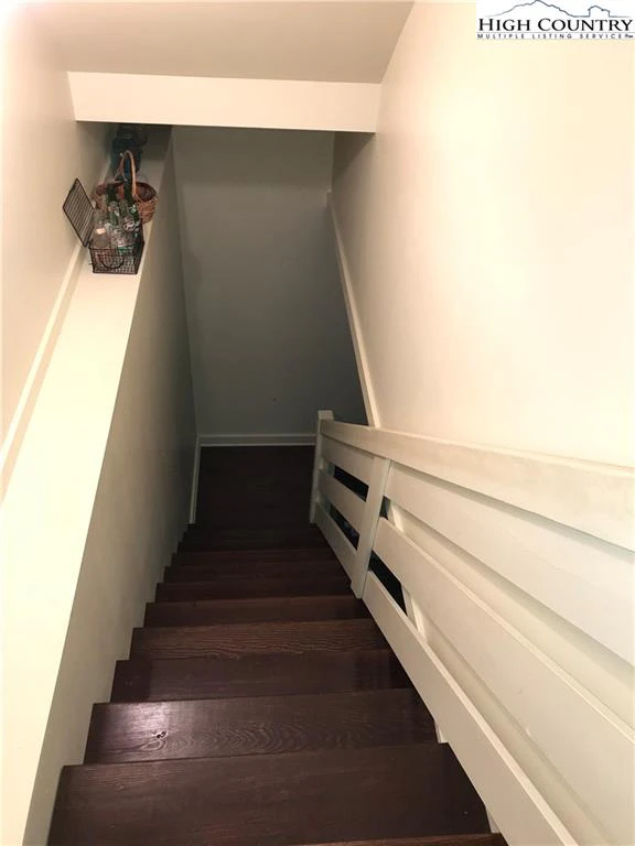 Image number 5 for the current listing