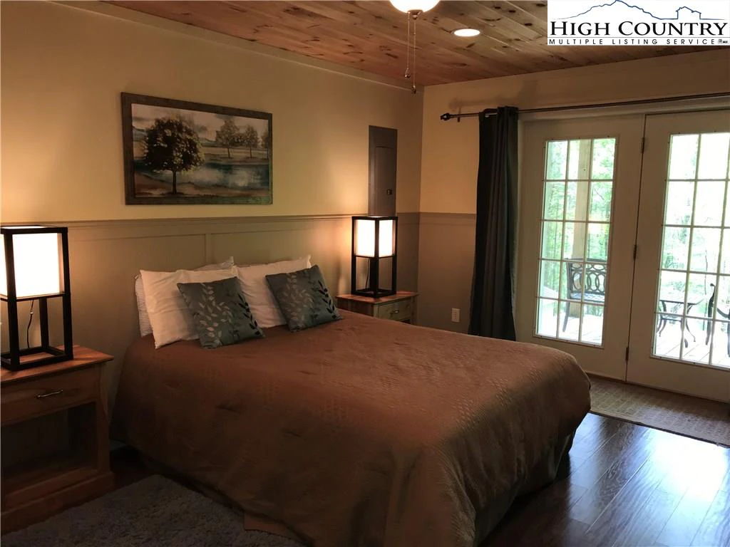 Image number 7 for the current listing