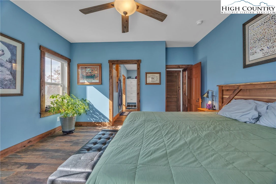 Image number 21 for the current listing