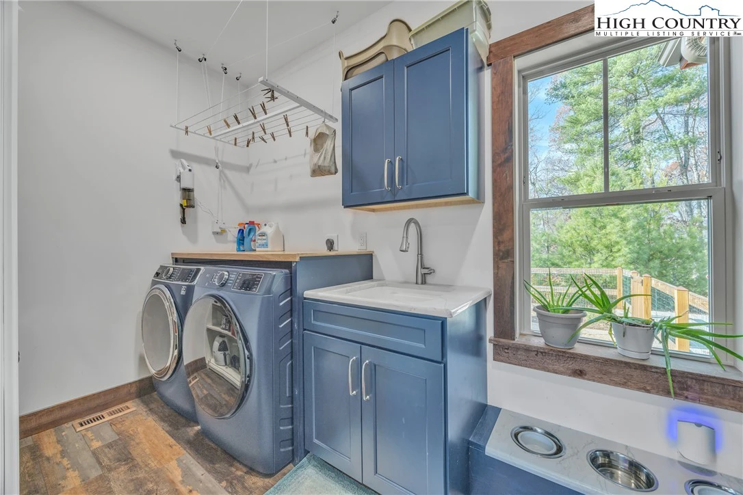 Image number 7 for the current listing
