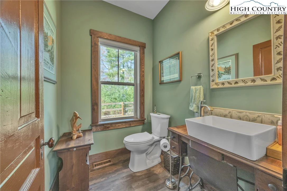 Image number 22 for the current listing