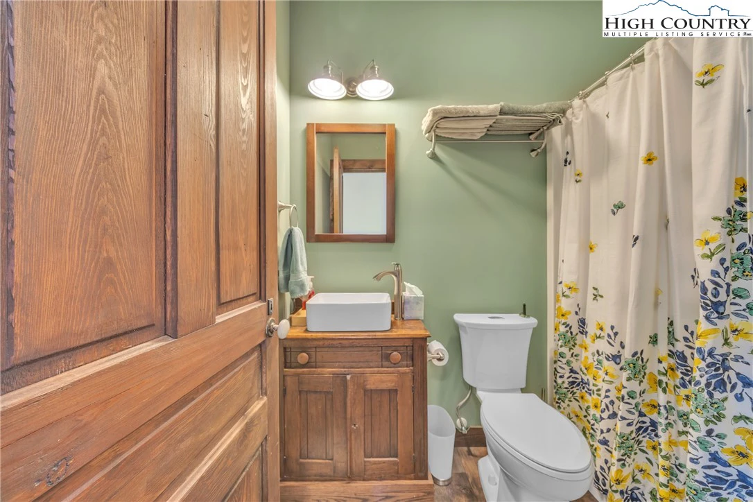 Image number 4 for the current listing