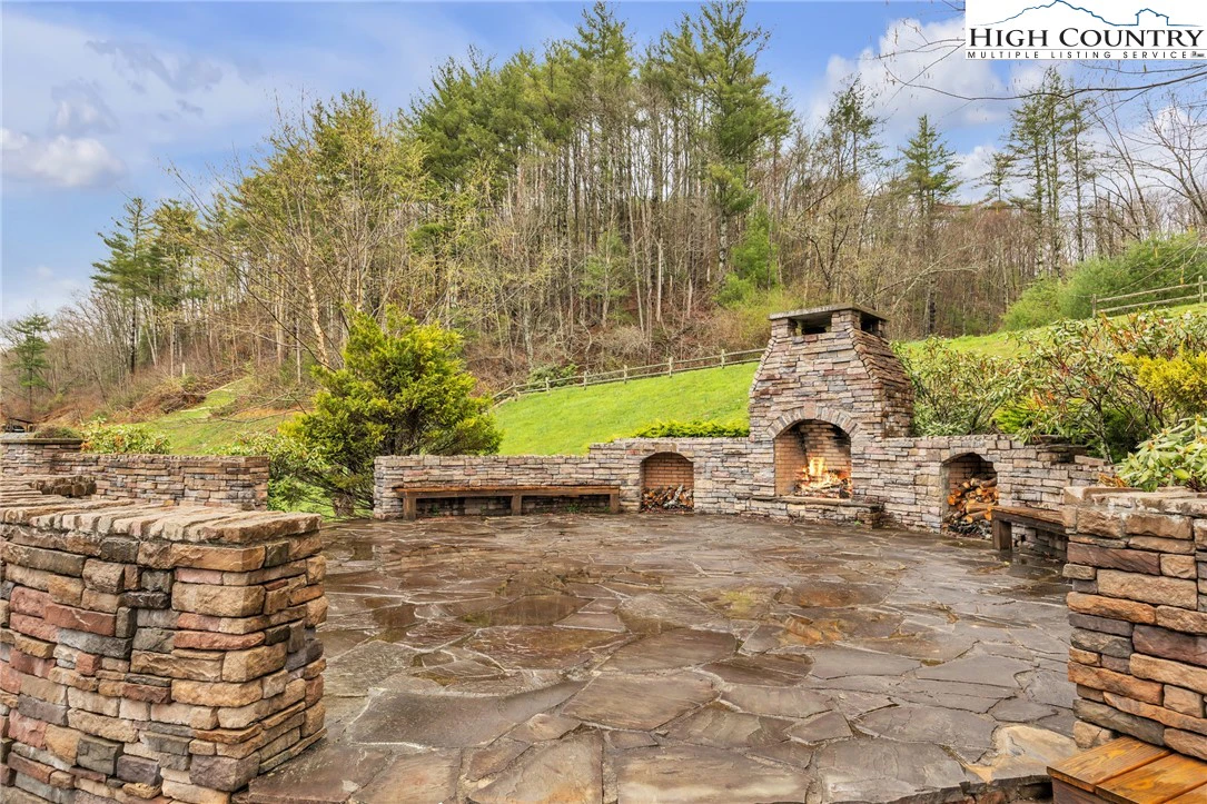Image number 16 for the current listing