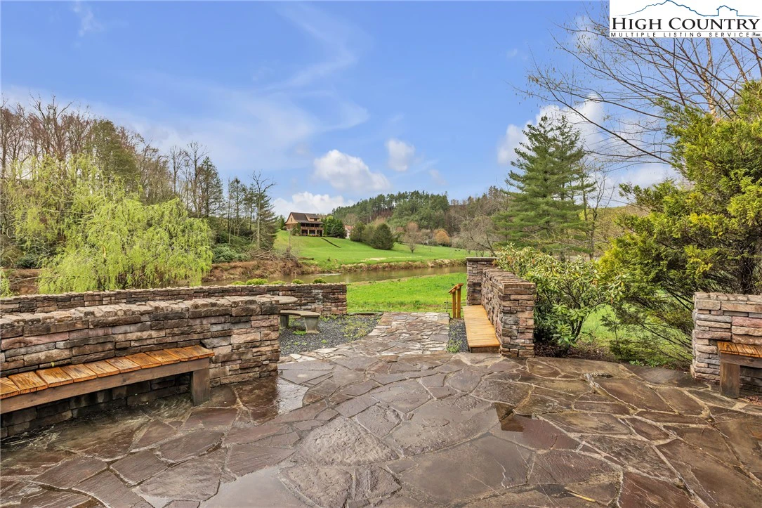 Image number 17 for the current listing
