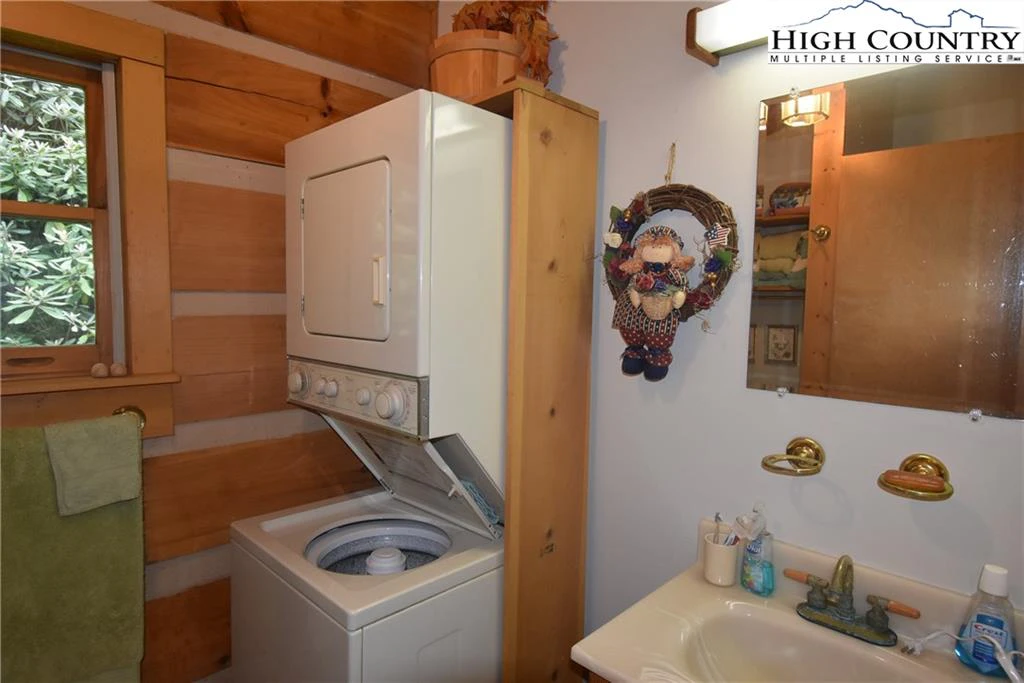 Image number 9 for the current listing