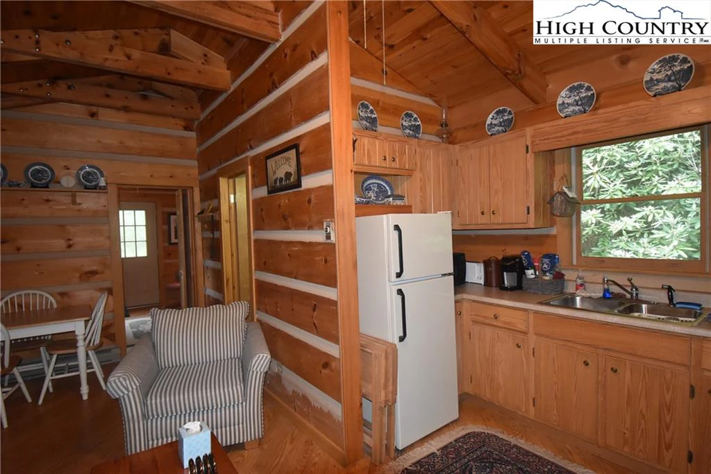 Image number 15 for the current listing