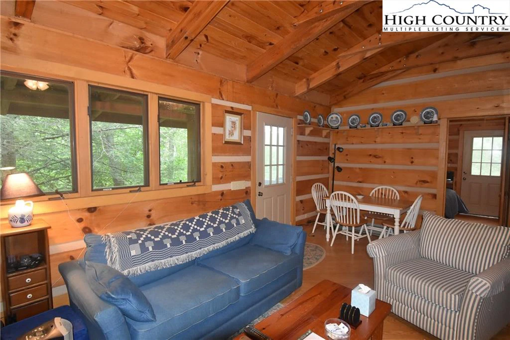 Image number 13 for the current listing