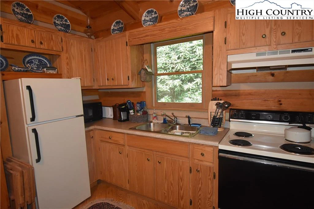 Image number 11 for the current listing