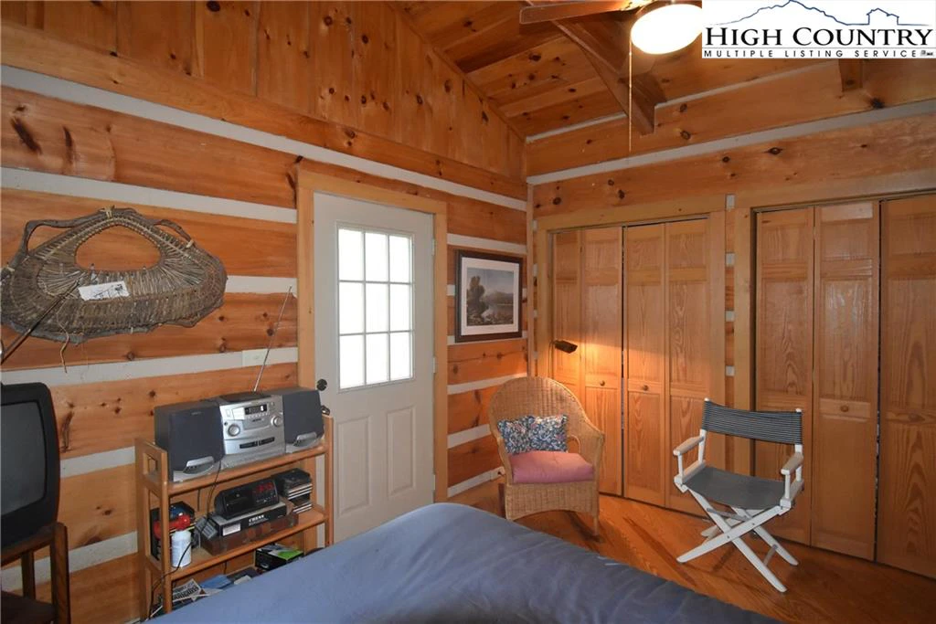 Image number 2 for the current listing