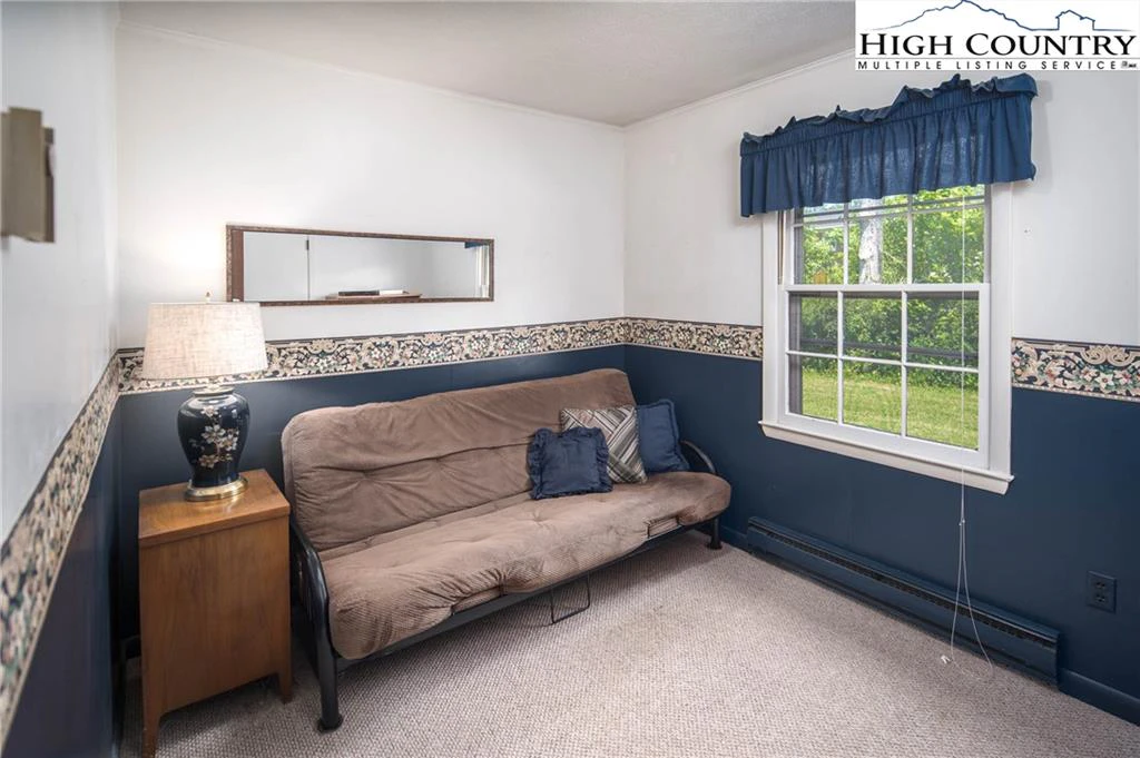 Image number 19 for the current listing