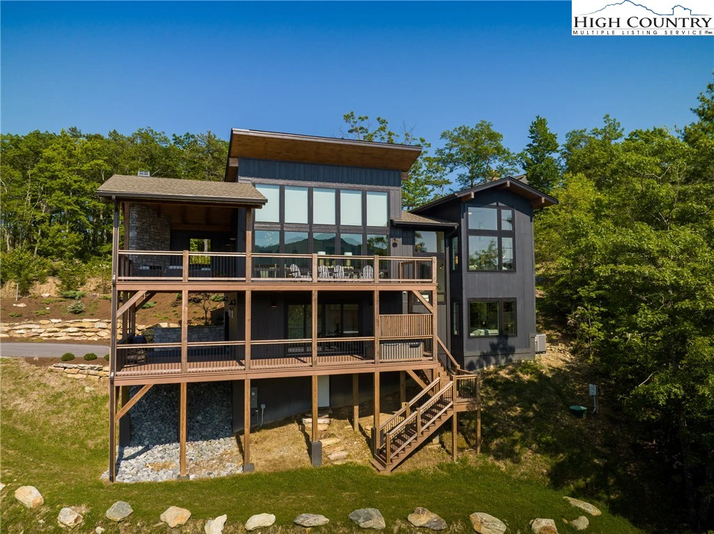 Image number 13 for the current listing