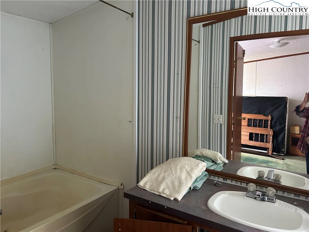 Image number 7 for the current listing