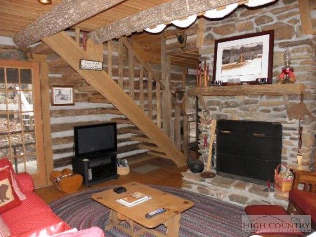Image number 9 for the current listing