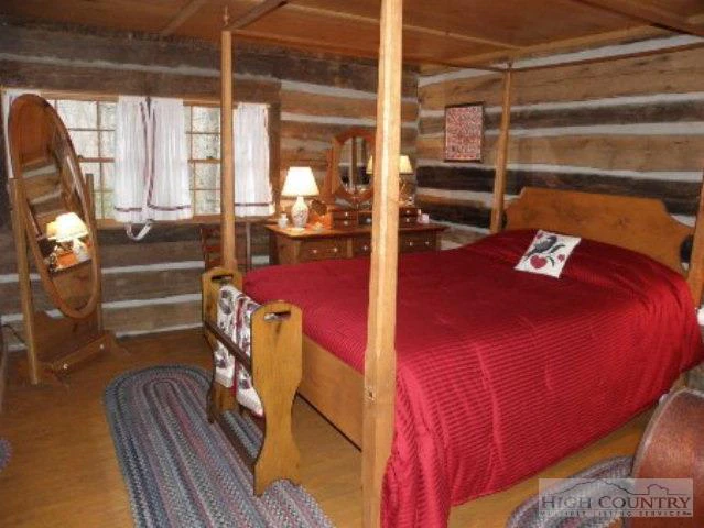 Image number 5 for the current listing