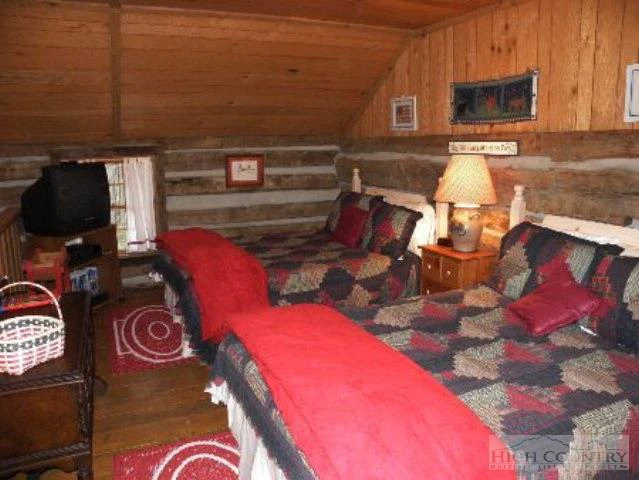 Image number 4 for the current listing