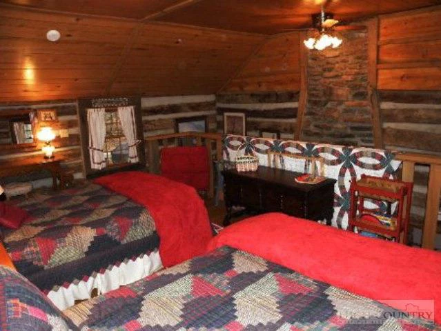 Image number 3 for the current listing