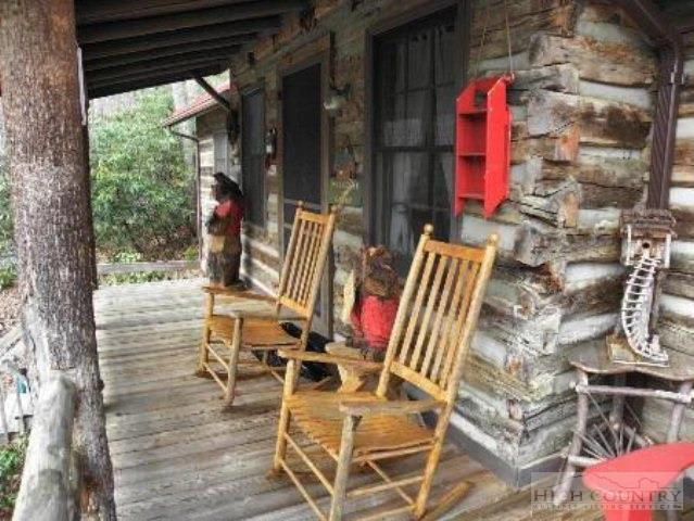Image number 16 for the current listing