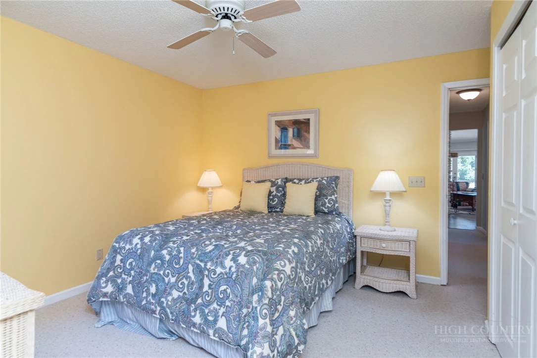 Image number 19 for the current listing