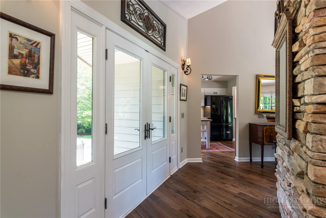 Image number 11 for the current listing