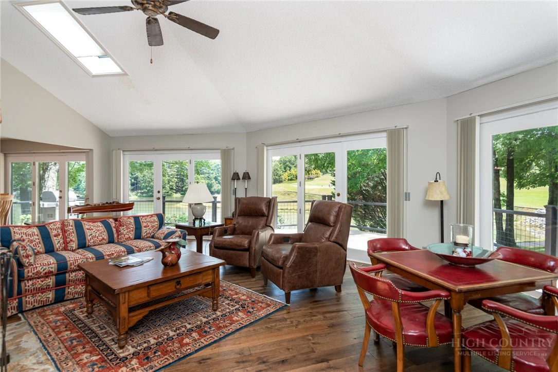 Image number 12 for the current listing