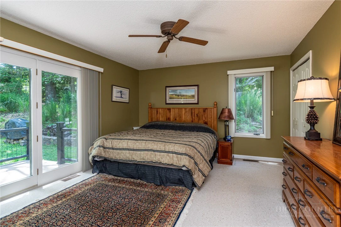 Image number 16 for the current listing