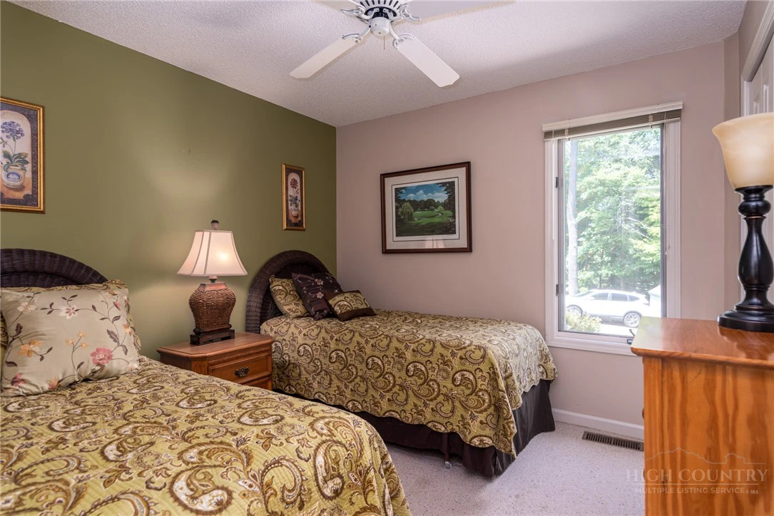 Image number 18 for the current listing